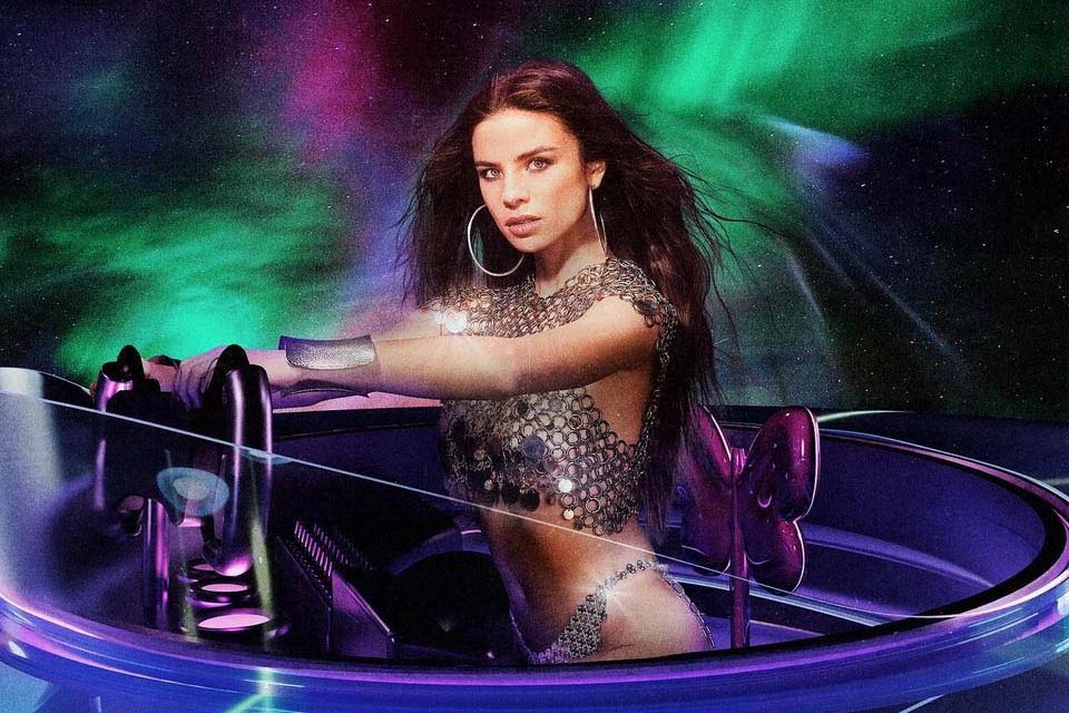 Giulia Be em imagem de divulgação do álbum Disco Voador - Metrópoles