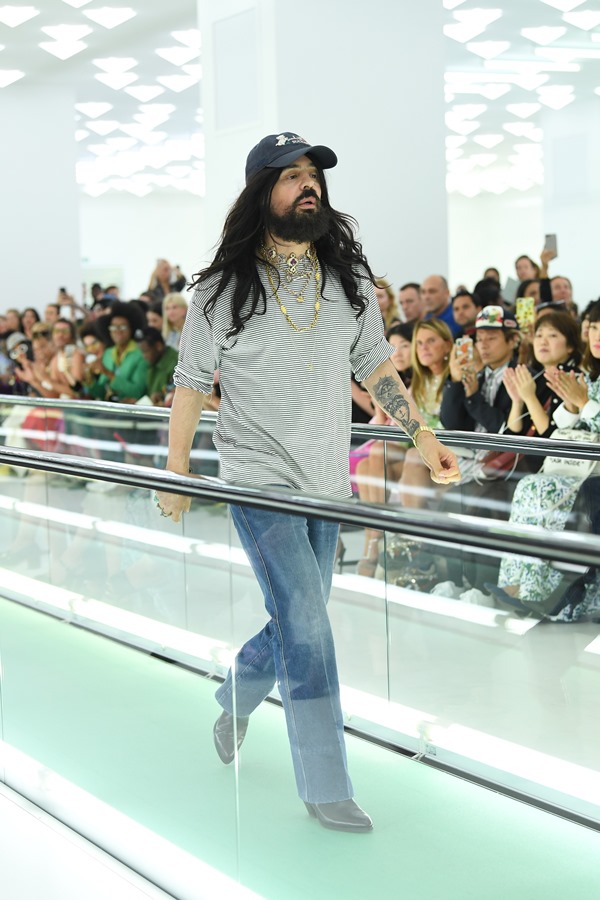 Estilista Alessandro Michele em desfile da Gucci - Metrópoles