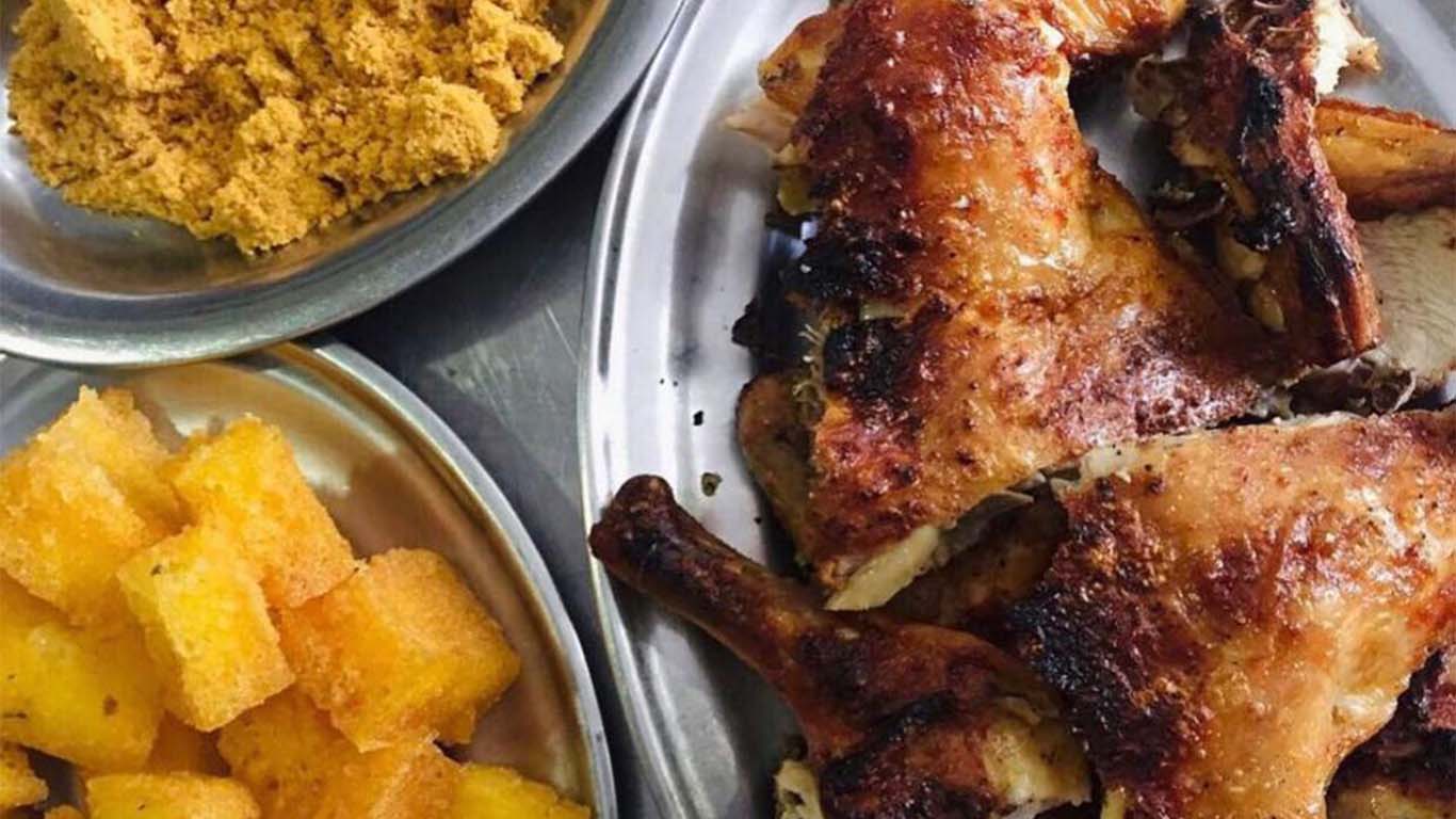 frango assado com polenta e farofa do Frangó, em SP