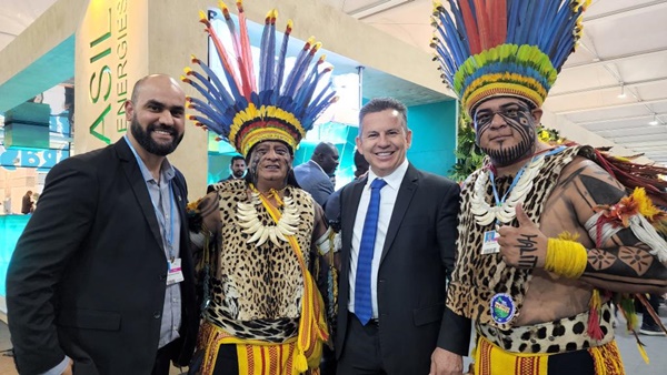 indigenas e governador do mato grosso na cop27 - metropoles