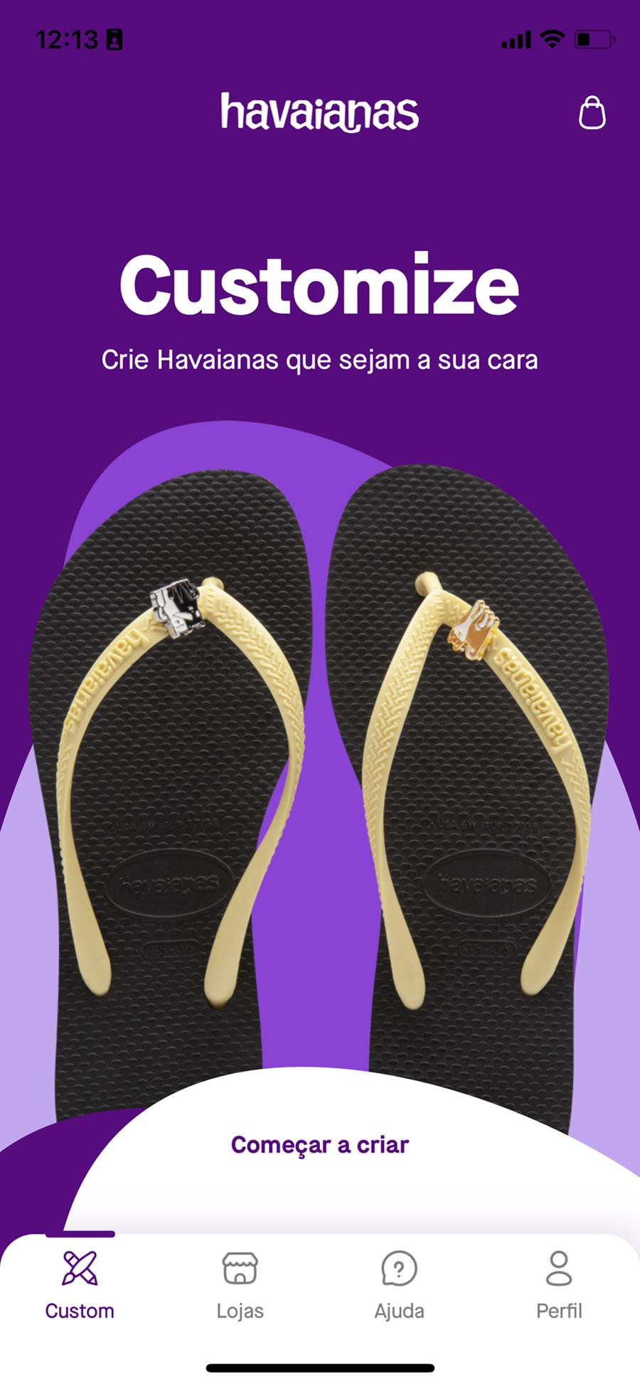 Interface do aplicativo da marca Havaianas onde é possível customizar um chinelo da marca. Lá você pode escolher as cores da sola e das tiras e a estampa do calçado. - Metrópoles