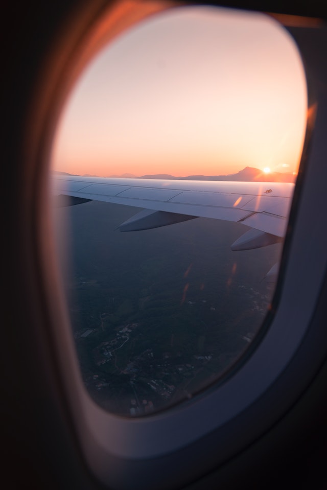 Janela de avião com vista para a asa - Metrópoles