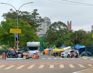 Polícia de SP se mobiliza para desmontar o acampamento de bolsonaristas em frente ao QG do Exército, na zona sul da capital