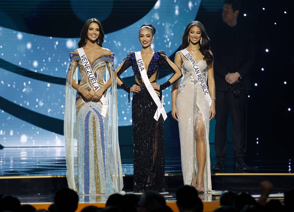 Amanda Dudamel Miss (Venezuela) , R'bonney Gabriel (EUA) e Andreína Martínez (República Dominicana) 