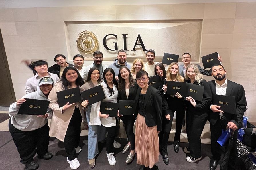 Turma de graduação do Instituto Gemológico da América, em Nova York - Metrópoles