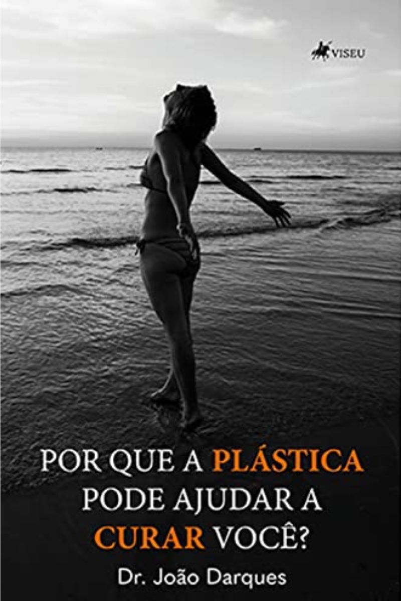 Foto de capa de livro. Foto em preto e branco de mulher perto do mar - Metrópoles