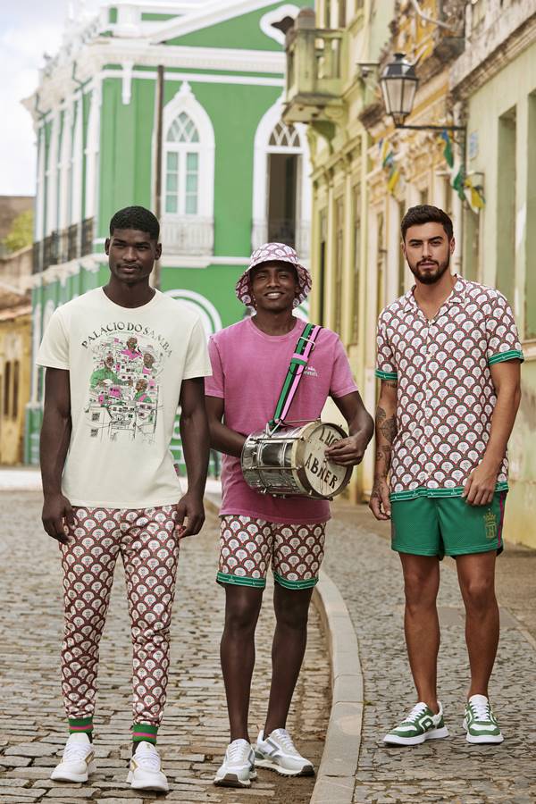 Grupo de pessoas usando roupas de carnaval em editorial de moda - Metrópoles