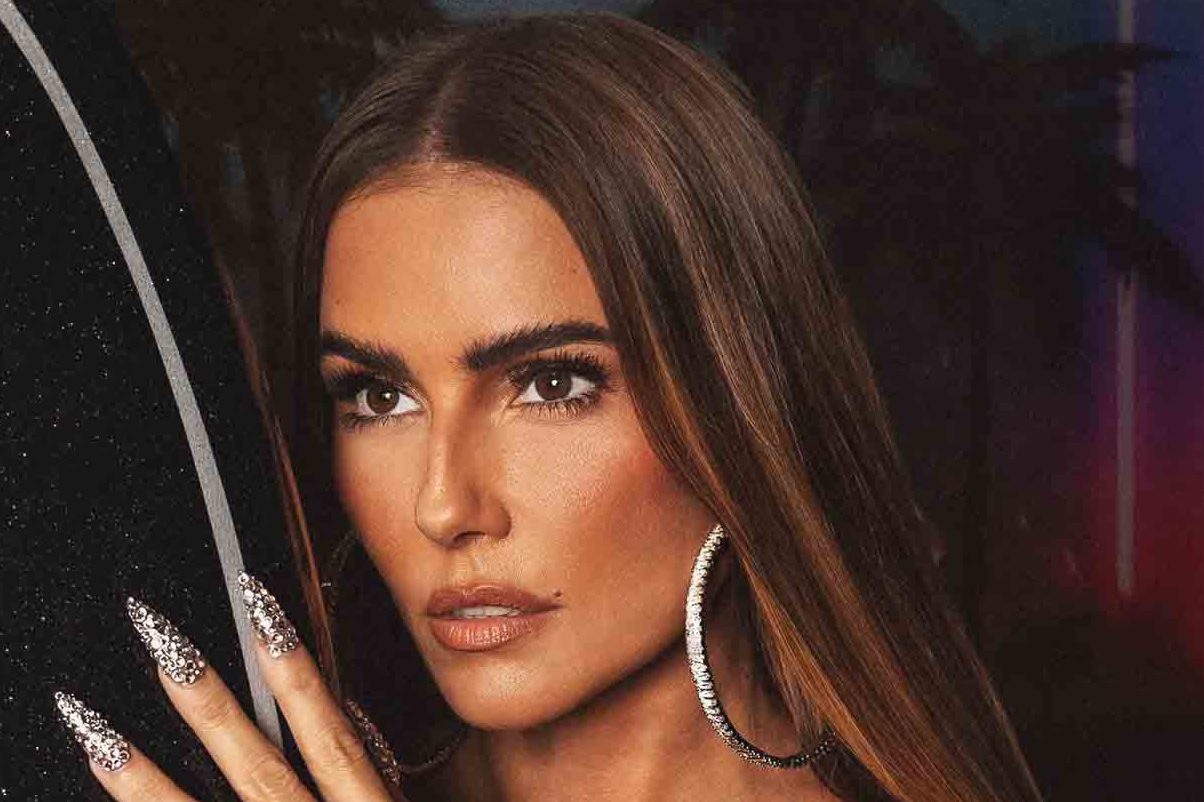 Deborah Secco reafirma bissexualidade e fala sobre relações afetivas