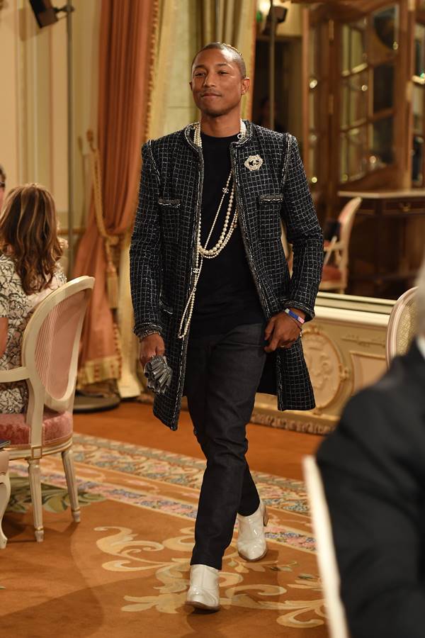 Pharrell Williams na passarela da Chanel - Metrópoles