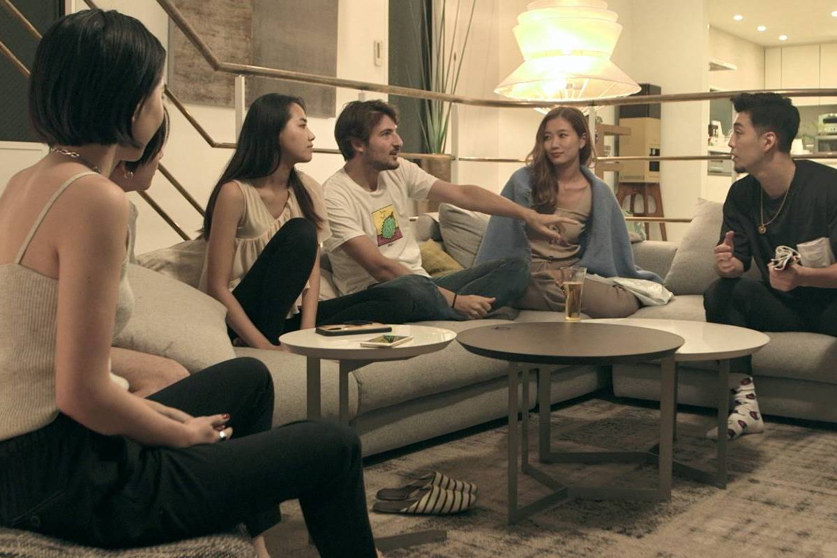 Imagem colorida de participantes do reality Terrace House - Metrópoles 