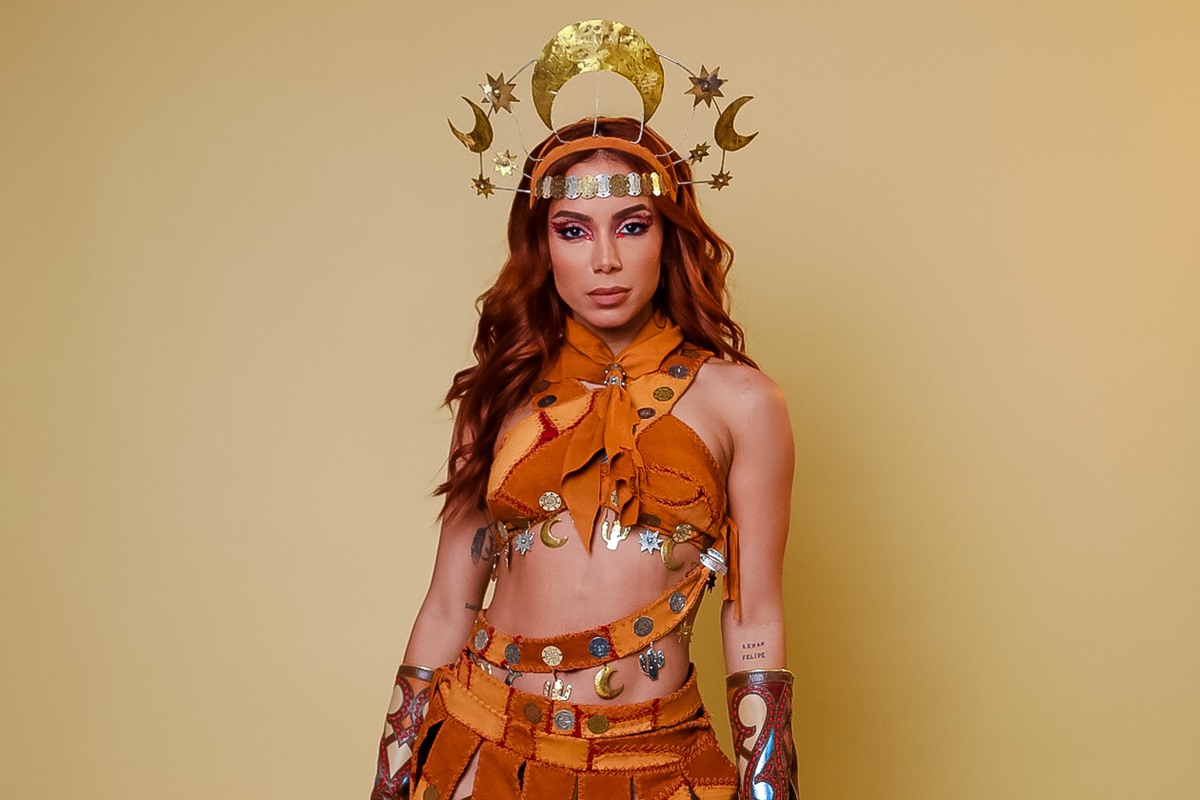 Confira os looks de Anitta para homenagear mulheres no Carnaval | Metrópoles