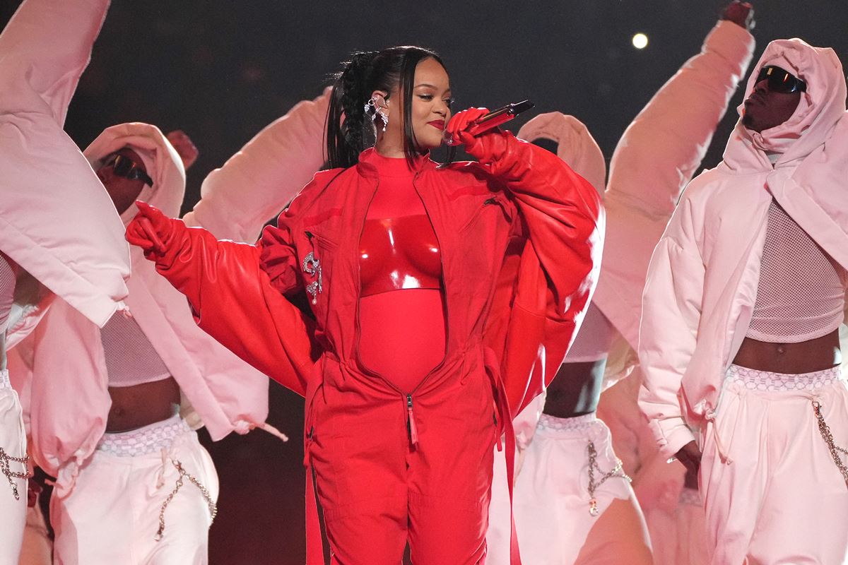 Homem tenta invadir mansão de Rihanna para “pedi-la em casamento” |  Metrópoles