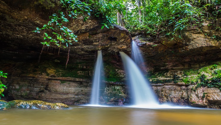 Cachoeira da Pedra Furada (Presidente Figueiredo)