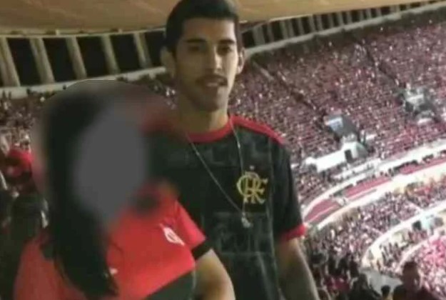 Homem com camisa do Flamengo foi detido após postar foto em jogo