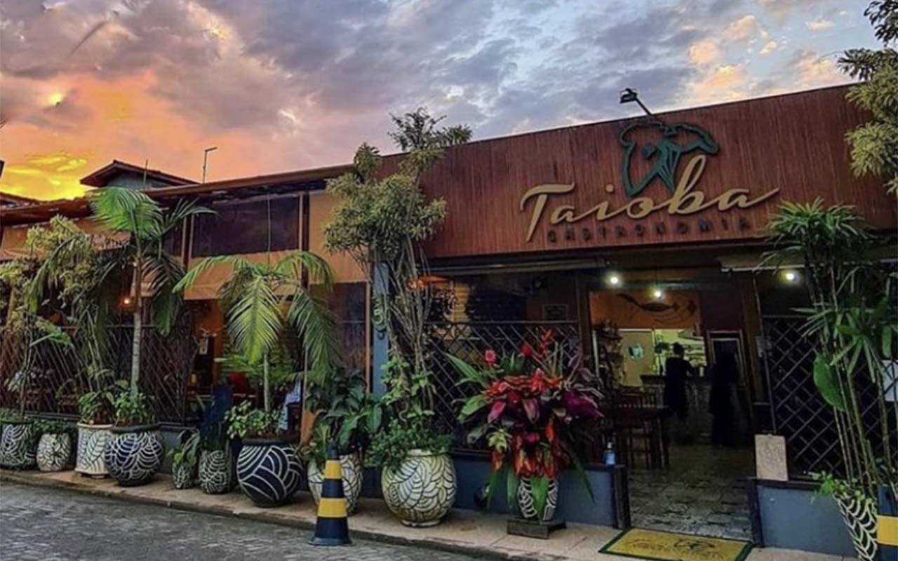 Fachada do restaurante Taioba, no sertão de Cambury, SP