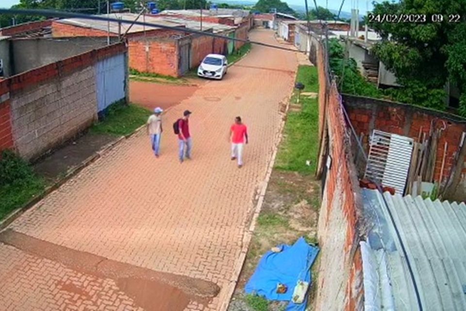 Vídeo Família Vive Terror Ao Ser Mantida Refém Por Bandidos Em Casa Metrópoles 0998