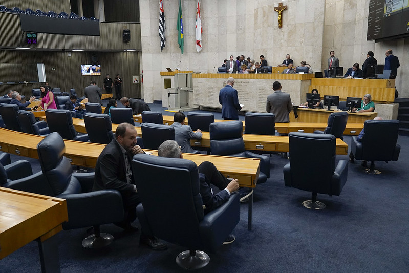 “Dia de pular corda”: 83% dos PLs da Câmara de SP são de baixo impacto