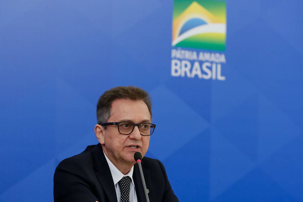 Ex-secretário da receita foi demitido um mês após retenção de joias