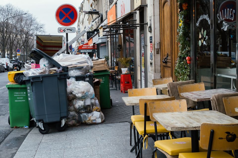 Lixo nas ruas de Paris