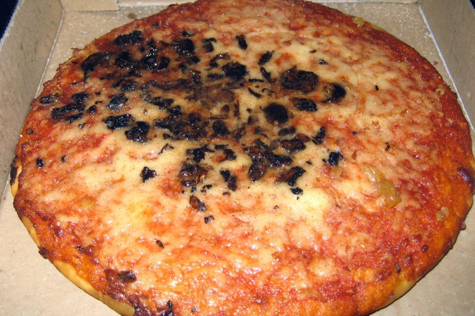 Pizza frita da Escócia dentro de uma caixa de papelão