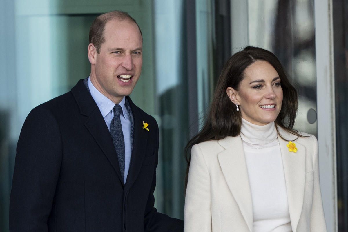 Em viagem, príncipe William atualiza estado de saúde de Kate Middleton