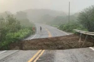 acidente chuva cratera rodovia ceara - Metrópoles