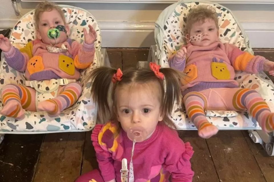 Rubi-Rose, Payton-Jane e Porscha-Mae Hopkins