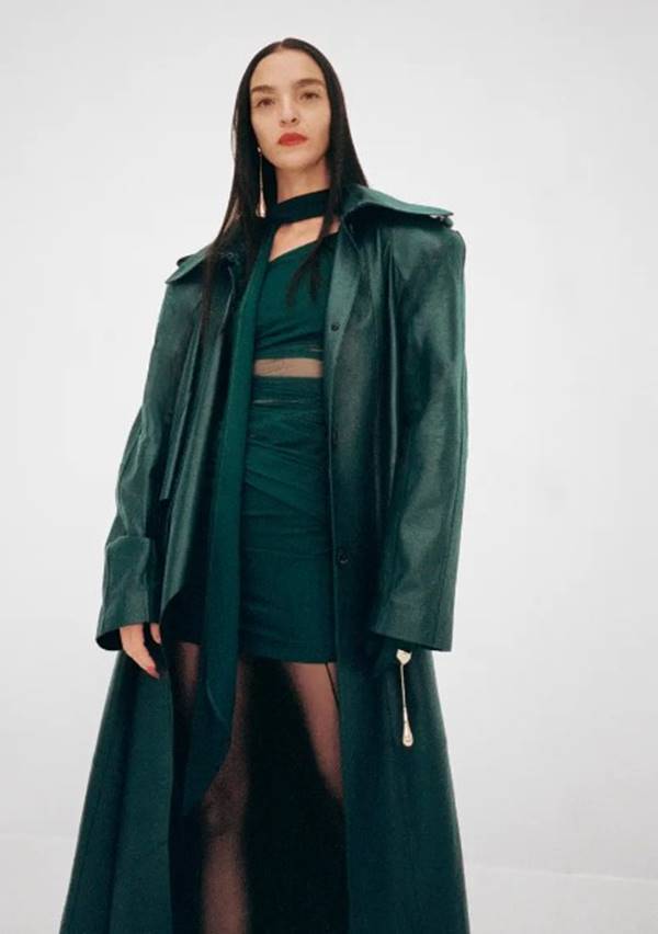 Mariacarla Boscono usando look da coleção H&M x Mugler - Metrópoles