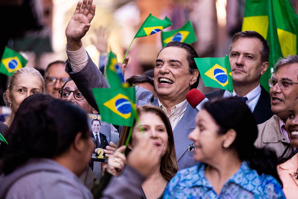 Silvio Santos durante campanha presidencial em O Rei da TV