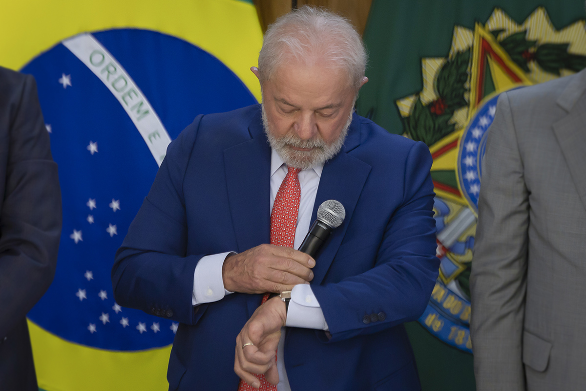 Se sentindo usado, Lula deve recorrer da decisão do TCU sobre relógio |  Metrópoles