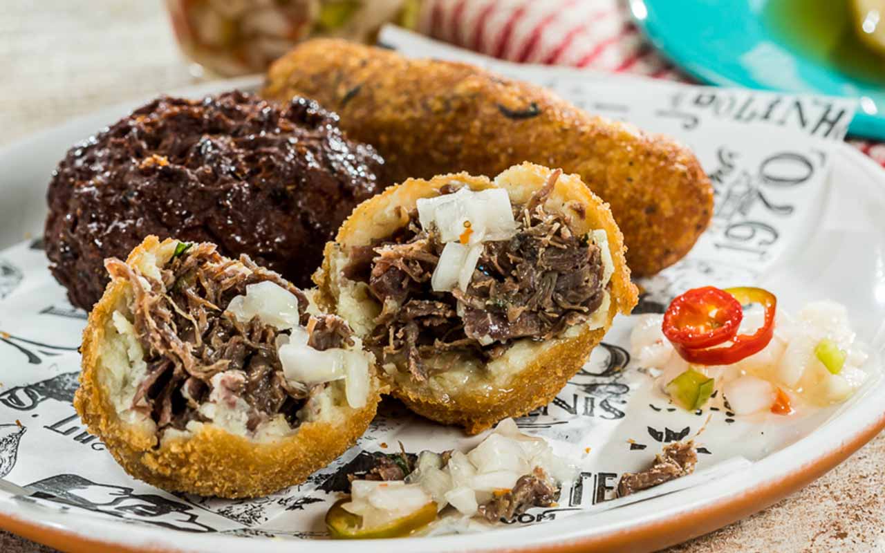 Bolinhos e croquetes do Bar do Luiz Fernandes em SP