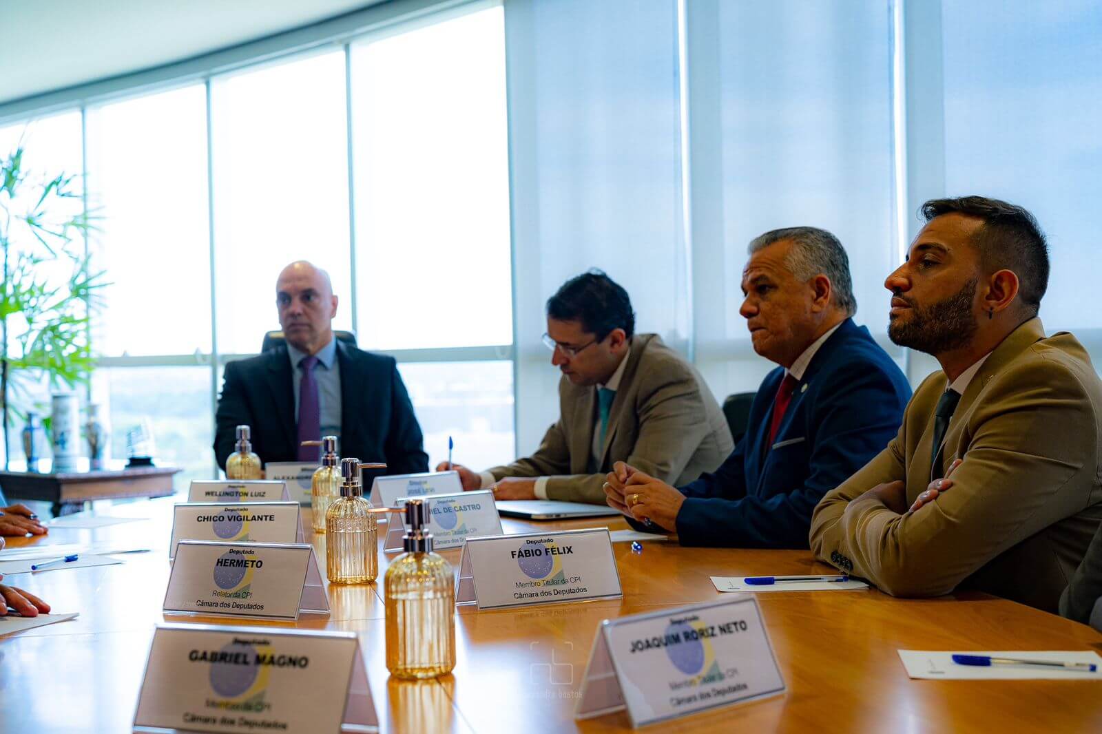 Deputados da CPI da CLDF em reunião com Alexandre de Moraes