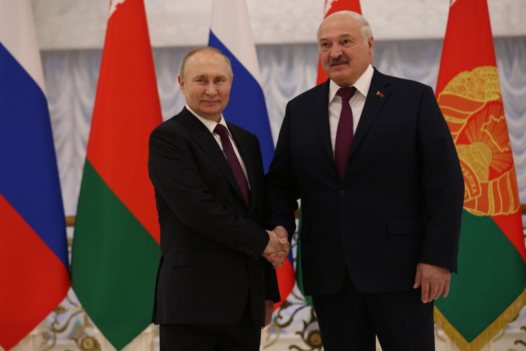 Putin se encontra com Lukashenko