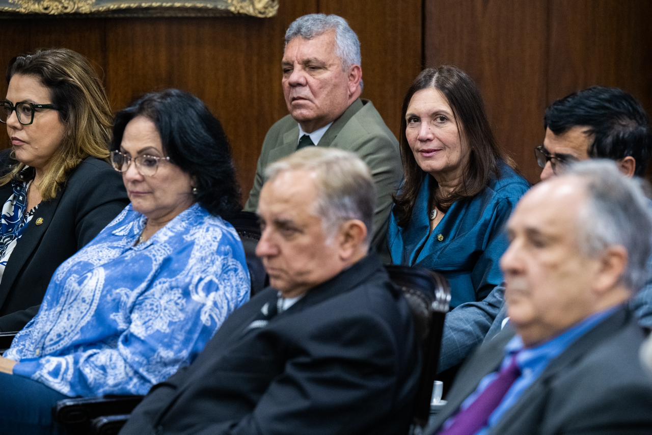 Nomes da política brasiliense se reuniram em defesa do FCDF nesta terça-feira - Metrópoles