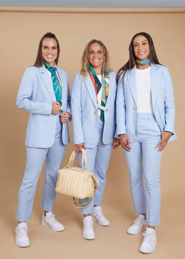 Jogadoras da Seleção Brasileira feminina usando alfaiataria - Metrópoles