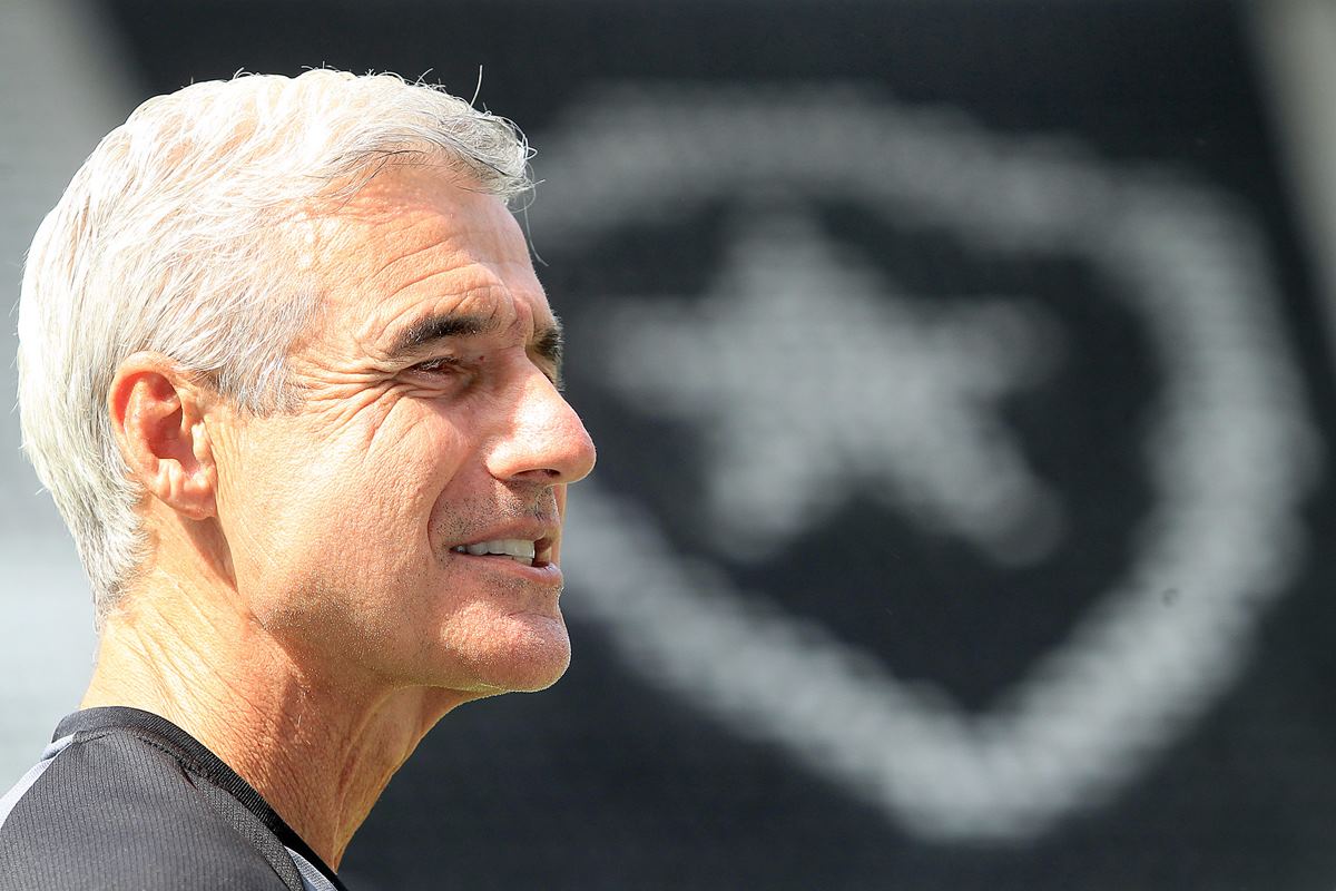 Bomba no Futebol! Luís Castro Deixa o Al-Wasl Após Só 5 Meses - O Que Aconteceu?