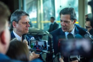 Ministro da Fazenda, Fernando Haddad, e governador de SP, Tarcísio de Freitas - Metrópoles