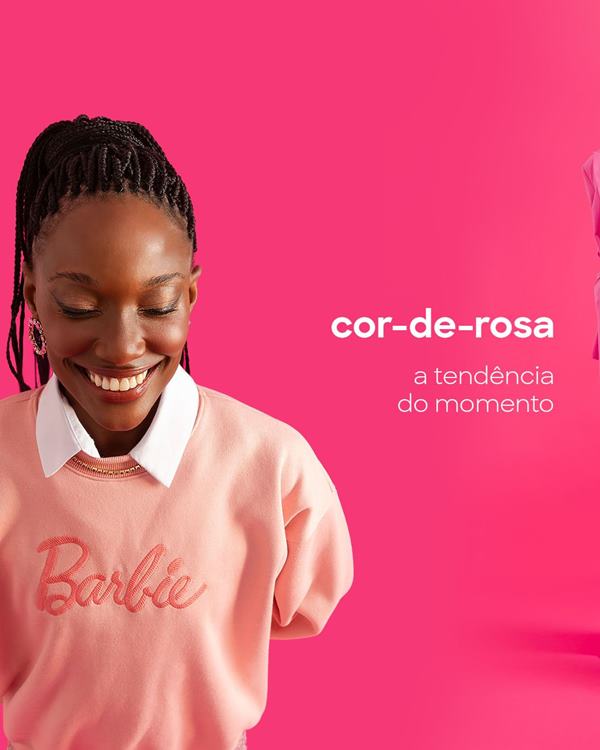 Mulher em editorial de moda posando em frente a fundo rosa - Metrópoles