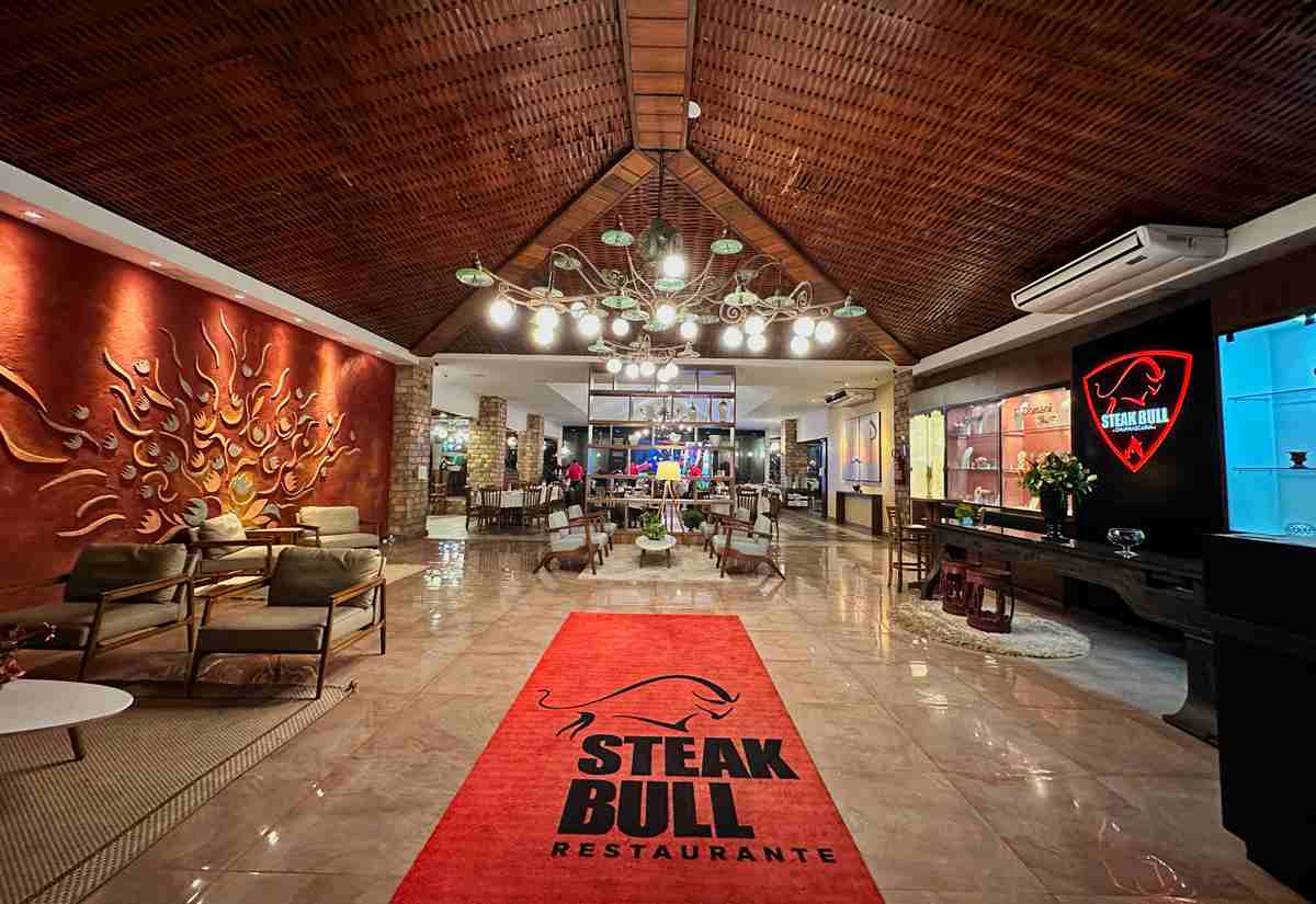 Foto colorida da entrada do Steak Bull