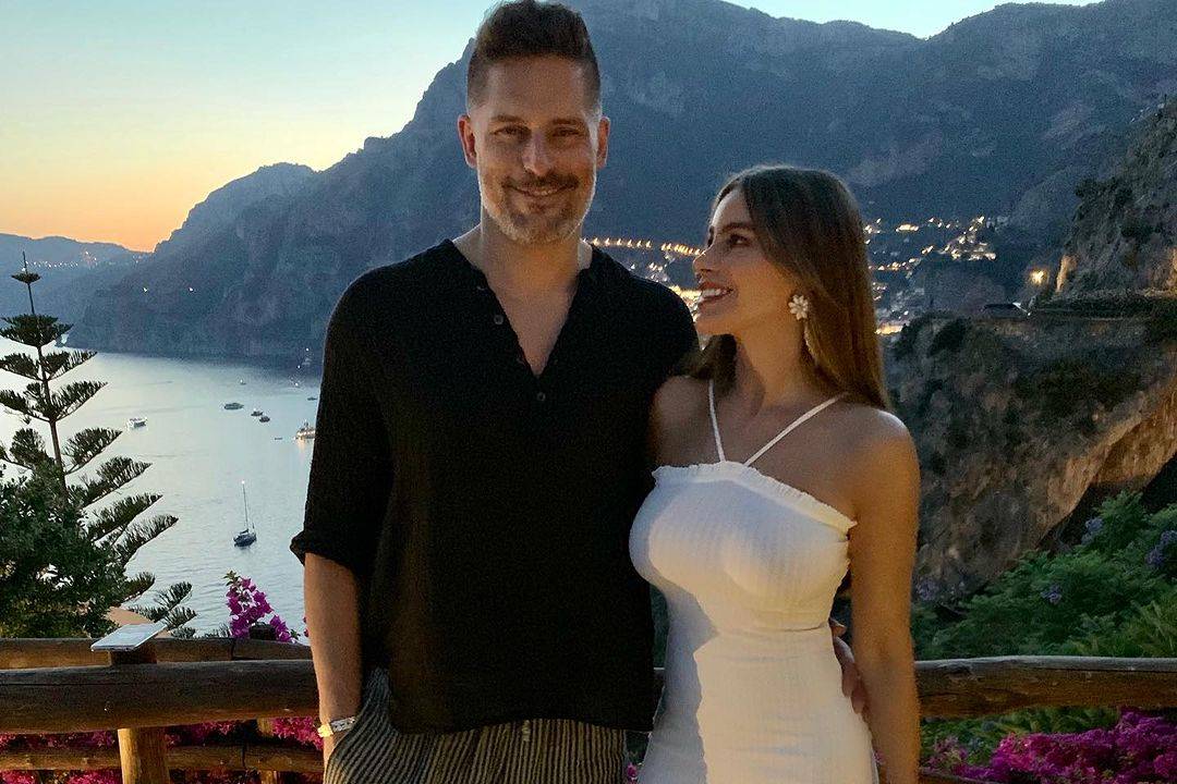 Foto colorida de Sofía Vergara e Joe Manganiello - Metrópoles