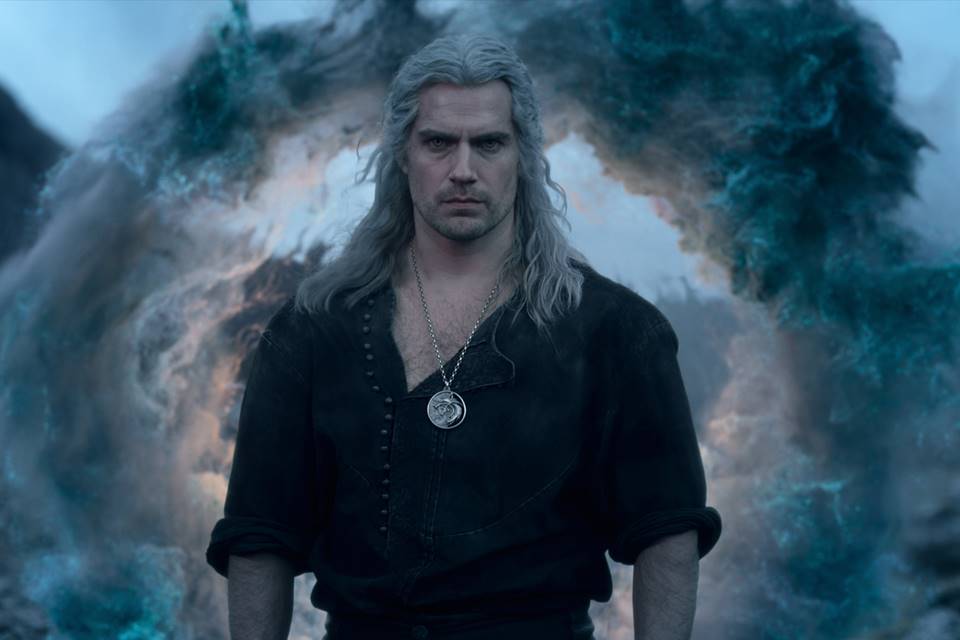 Foto colorida de Henry Cavill como Geralt de Rívia na terceira temporada de The Witcher - Metrópoles 