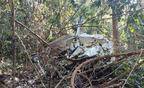 Destroços avião Garon Maia