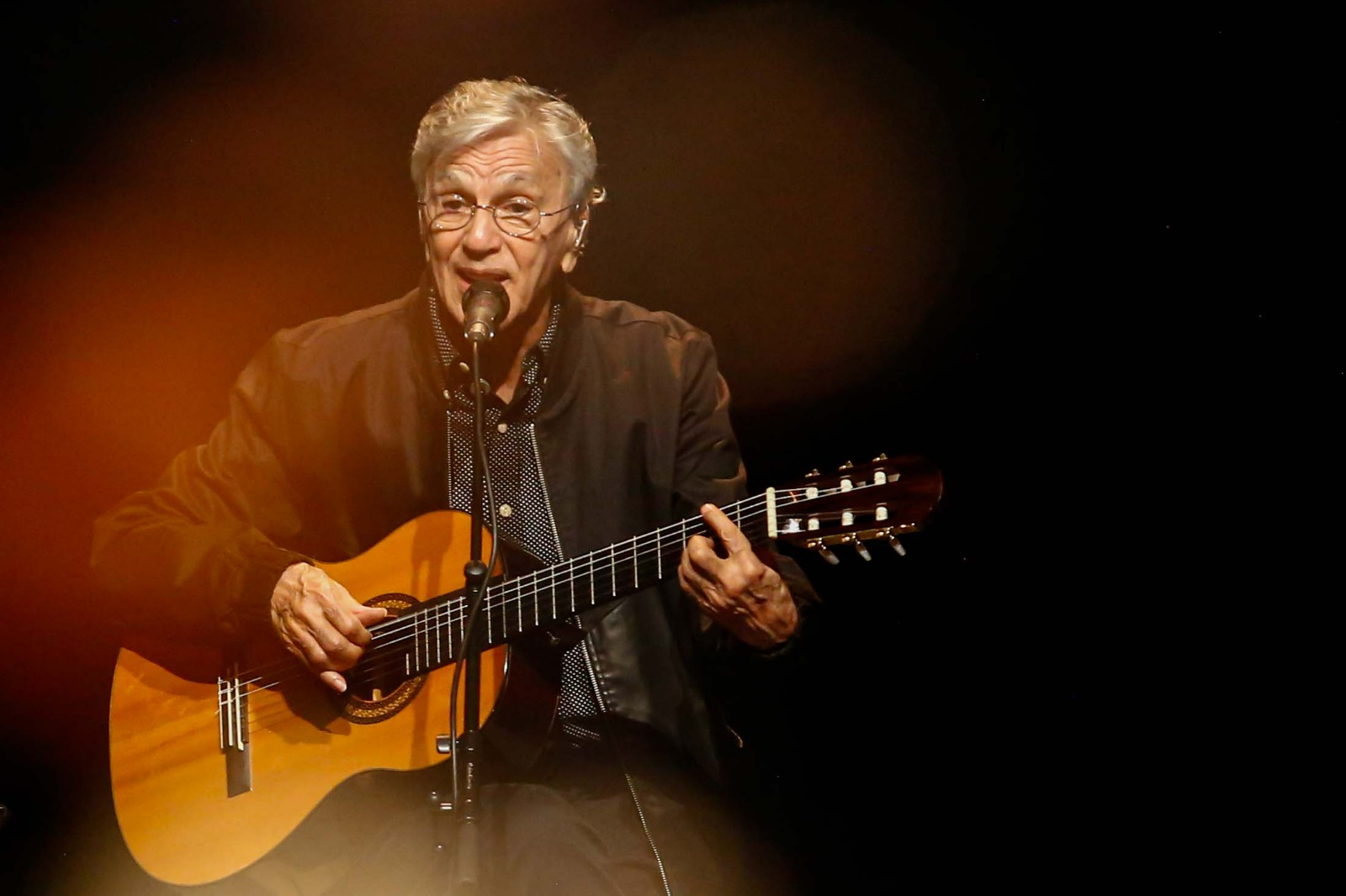 Fagner relembra o primeiro encontro com Caetano Veloso: “Meu ídolo”