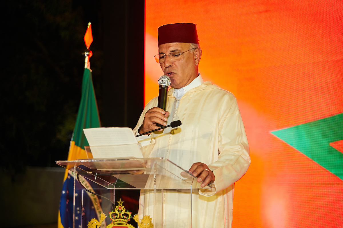 O Embaixador Nabil Adghoghi agradecendo aos convidados