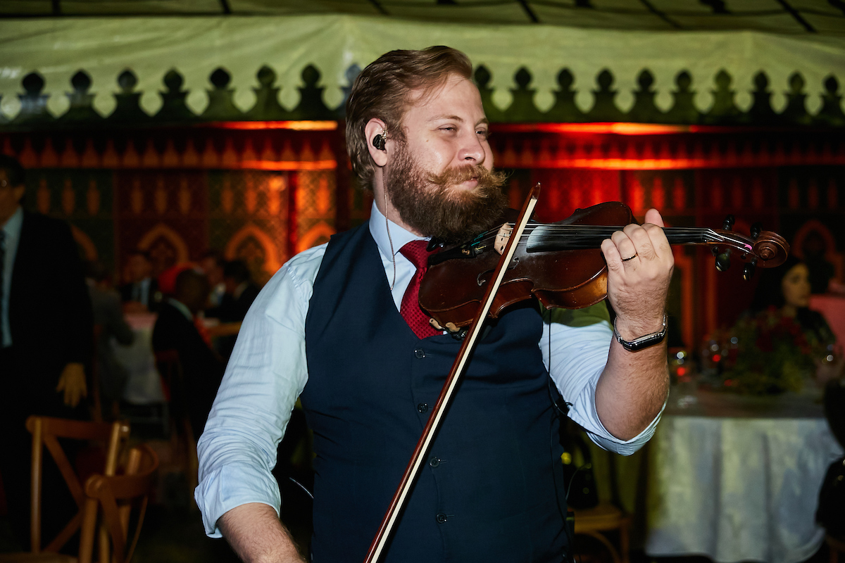 Bruno Arsky toca violino