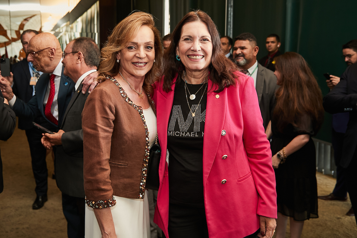 Embaixadora Carla Jazzar e a deputada federal Bia Kicis (PL-DF)