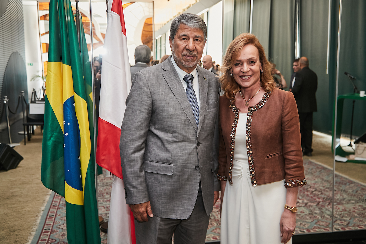O embaixador da Palestina, Ibrahim Alzeben, com a embaixadora do Líbano, Carla Jazzar