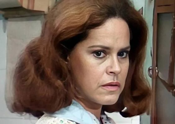 Na imagem, uma foto colorida do rosto da atriz Maria Helena Dias - Metrópoles