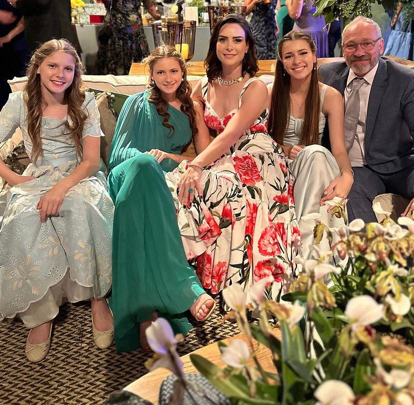 Vitoria Loureiro e Luiz Alberto Bettiol com as filhas, Isadora, Alberta e Eduarda