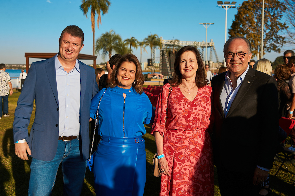 Frederico Candian, diretor-presidente da Neoenergia Brasília, com Ariane Milagres, Isabela Garcia e Edison Garcia, presidente do conselho deliberativo do Iate Clube